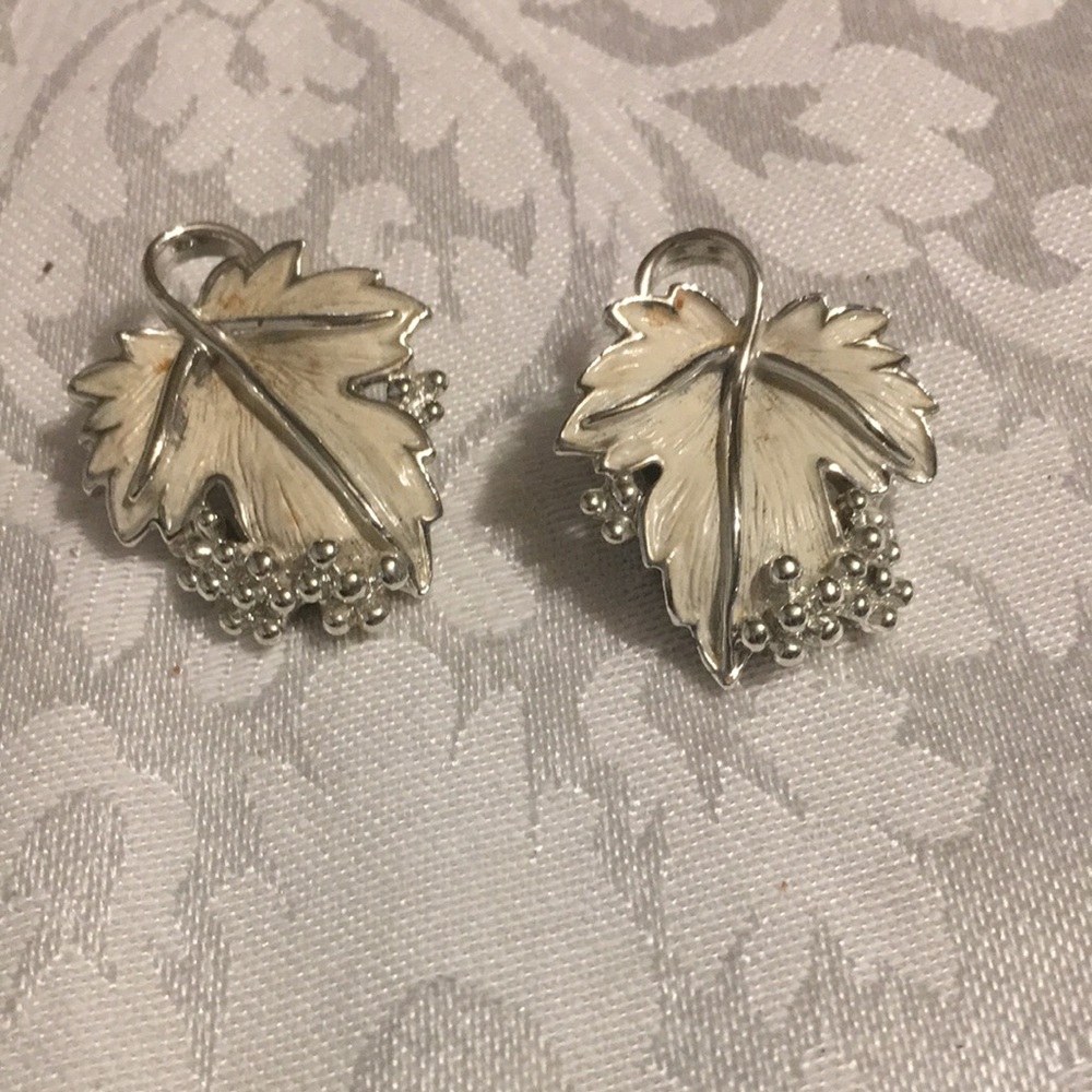 Sarah Coventry clip on earrings